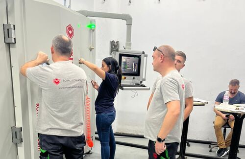 সম্পর্কে সর্বশেষ কোম্পানি খবর রয়্যাল টেকনোলজি থেকে থার্মাল ইভাপোরেশন কোটার সহ আবরণ দক্ষতা এবং ফিল্মের গুণমান উন্নত করুন